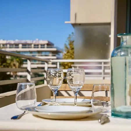 100m - Juan Stella Coeur アパート *