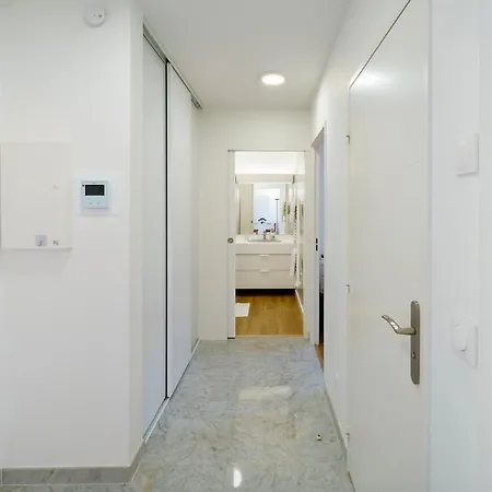 100m - Juan Stella Coeur アパート *