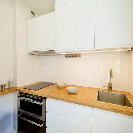 100m - Juan Stella Coeur アパート アンティーブ