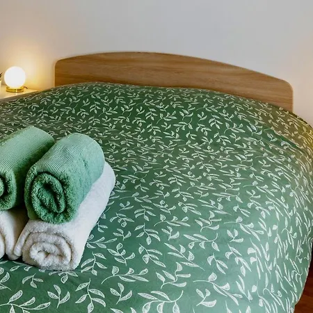 100m - Juan Stella Coeur アパート アンティーブ