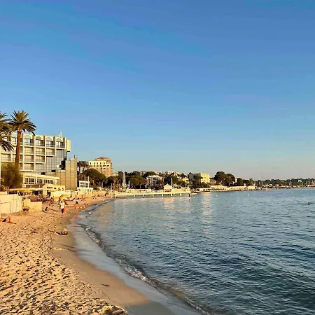 100m - Juan Stella Coeur アパート *